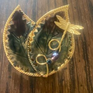Double leaf brooch